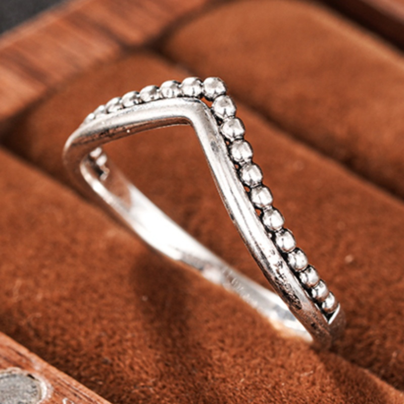 Women's V-Shaped Crown Vintage Rings for Daily Wear